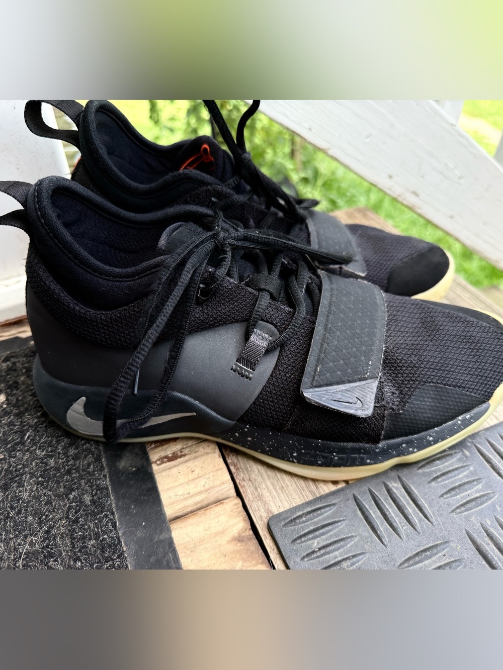 Nike Men’s Black Athletic Trainer with Midfoot Strap